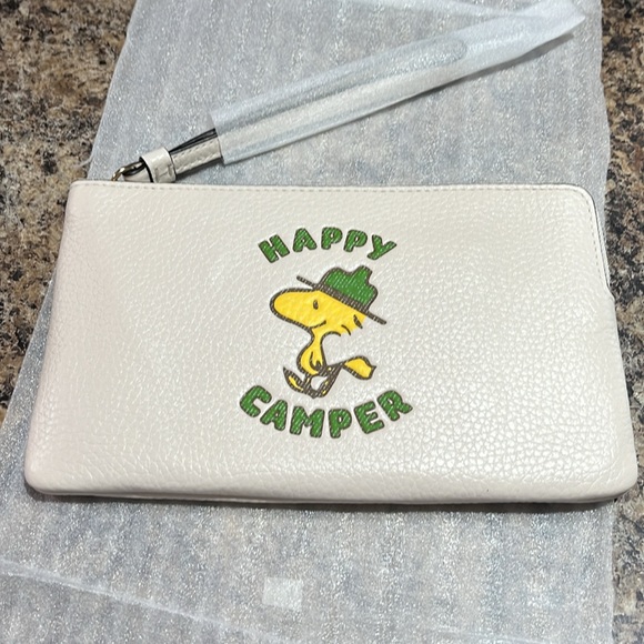 Coach X Peanuts Large Corner Zip Wristlet With Woodstock - Picture 4 of 7